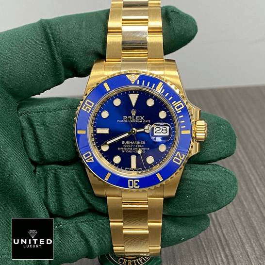 rolthtex Submariner Blue Dial 116618LB Replica on the hand