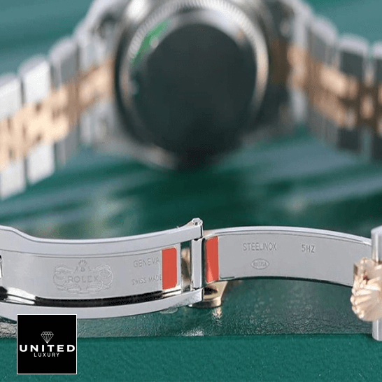 rolthtex 279161 Everose Gold Jubilee Replica opened clasp on the green table