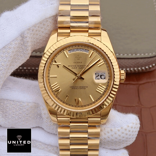 rolthtex Day-Date II 228238-0007 Fluted Bezel Replica on is hand