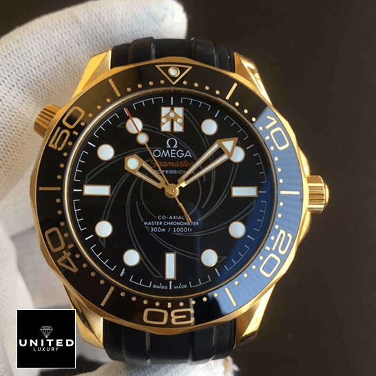 omethtga Seamaster Black Dial Gold Bezel Replica on the hand