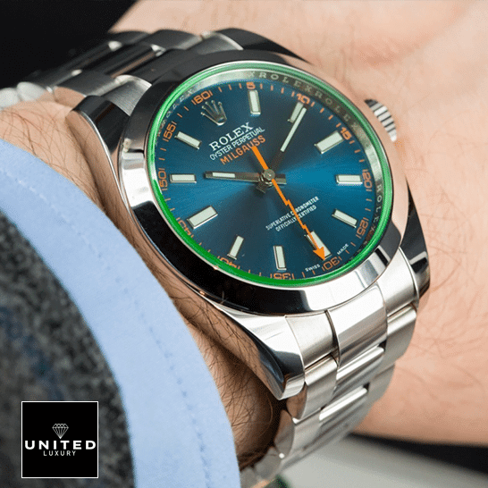 rolthtex Milgauss 116400GV Green Crystal Oyster Replica on his arm