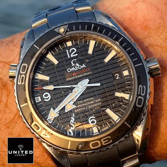 omethtga Seamaster Planet Ocean 232.30.42.21.01.004 Black Dial Replica on the wrist