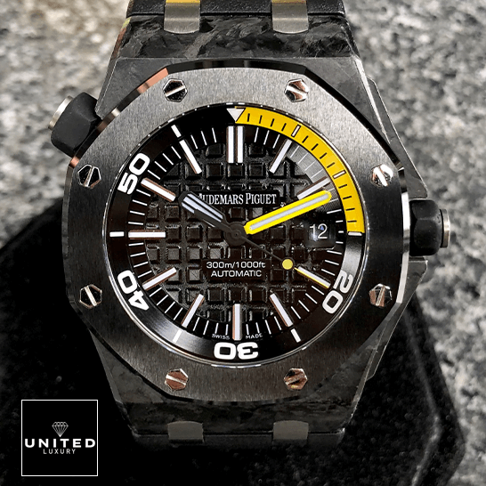 Audthtemars Pigthtuet Royal Oak Offshore Diver 15706AU "Forged Carbon" Perfect Clone Edition Audthtemars Pigthtuet royal oak offshore diver 15706AU.OO .A002CA.01 replica front close Audthtemars Pigthtuet Royal Oak Automat谋c Black Dial Repica close view