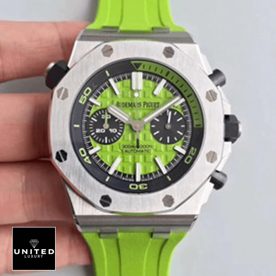 Audthtemars Pigthtuet Royal Oak Offshore 26703ST.OO.A051CA.01 Collector鈥檚 Clone 1:1 Audthtemars Pigthtuet royal oak offshore Audthtemars Pigthtuet Royal Oak Green Dial Replica on the hand