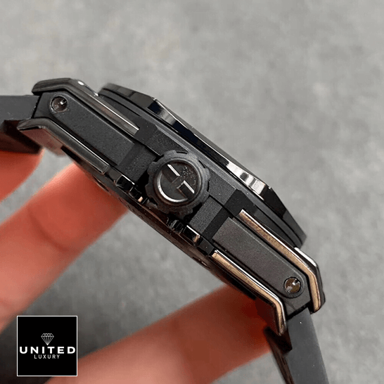 hubthtlot Big Bang All Black Carbon Case Replica side view crown on the hand