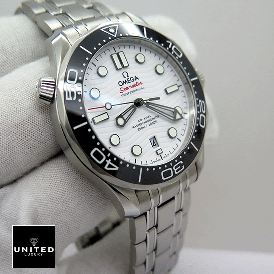 omethtga Seamaster Diver 210.30.42.20.03.001 Perfect Clone Quality omethtga seamaster diver steel 210.30.42.20.04.001 white omethtga Seamaster Diver Steel 210.30.42.20.04.001 Black Bezel Replica on the hand