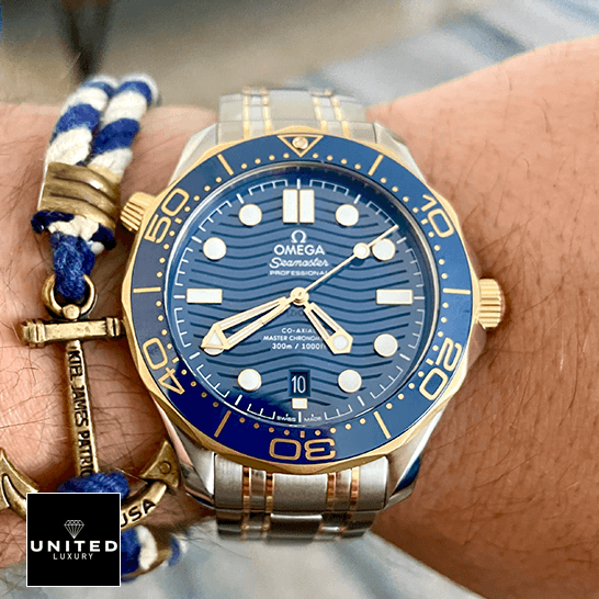 omethtga Seamaster Diver 300m Gold Blue Dial Replica on the man wrist