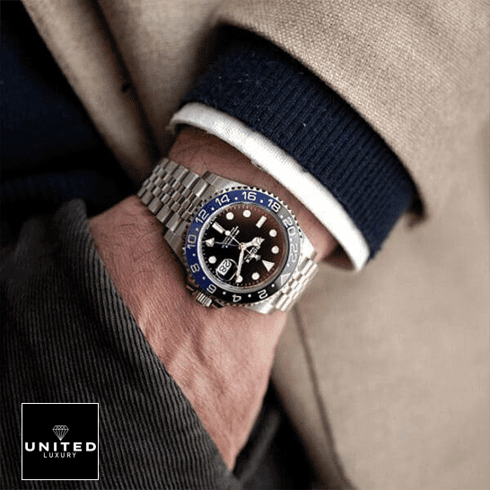 rolthtex GMT-Master II Ceramic Black & Blue Bezel Batman 116710BLNR Jubilee Replica on his arm