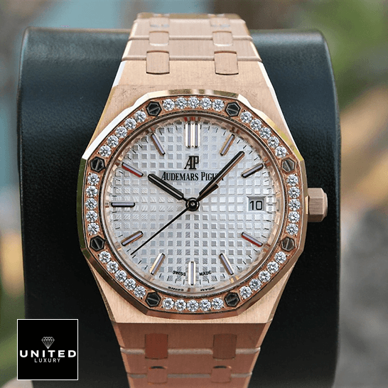 Audthtemars Pigthtuet Royal Oak Diamond Bezel Replica in the box