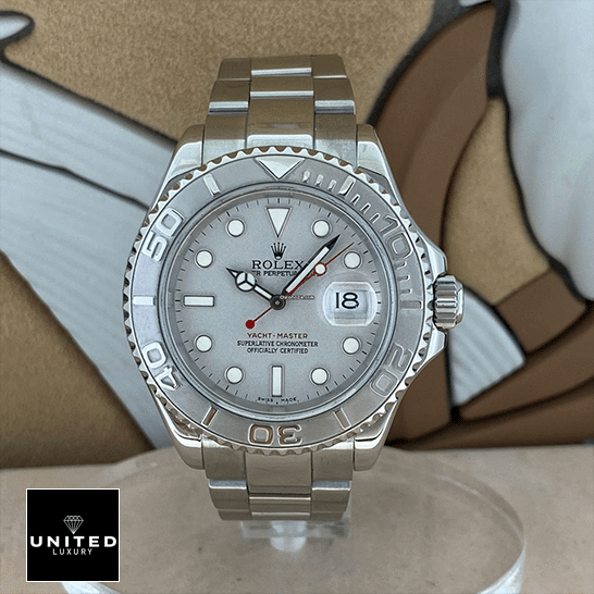 rolthtex Yacht Master Platinum White Dial Replica on the stand
