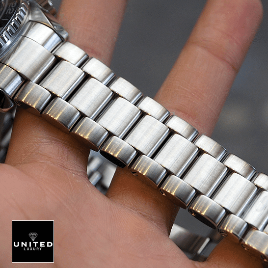 omethtga Seamaster Planet Ocean Co-Axial 232.30.44.22.01.001 "Deep Black" Deluxe Replica Edition omethtga seamasterplanetocean 232.30.44.22.01.001 replica bracelet omethtga Seamaster Stainless Steel Bracelet Replica on the hand