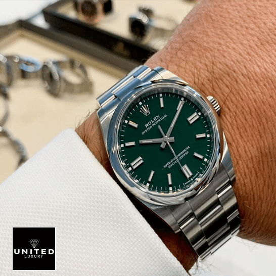 rolthtex Oyster Perpetual 126000 "Green Dial" Ultra Clone 1:1 rolthtex Oyster Perpetual Green Dial 126000 Replica on his arm