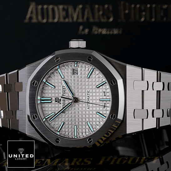 Audthtemars Pigthtuet Royal Oak Blue Dial Replica on the ap box