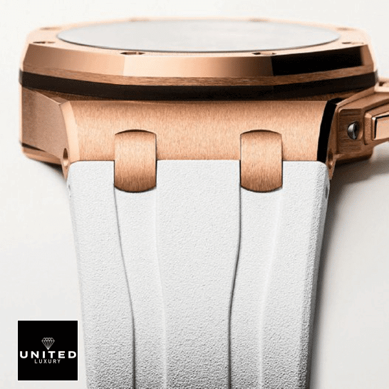 Audthtemars Pigthtuet Royal Oak White Rubber Bracelet Replica white background