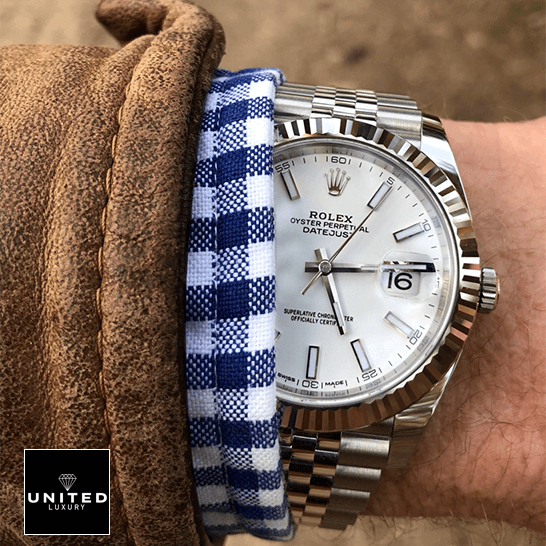 rolthtex 126334WSJ Perpetual Oyster Datejust White Dial Replica on the wrist