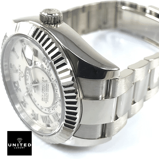 rolthtex Sky-Dweller White Dial 326939 Fluted Bezel Oyster Replica on the table