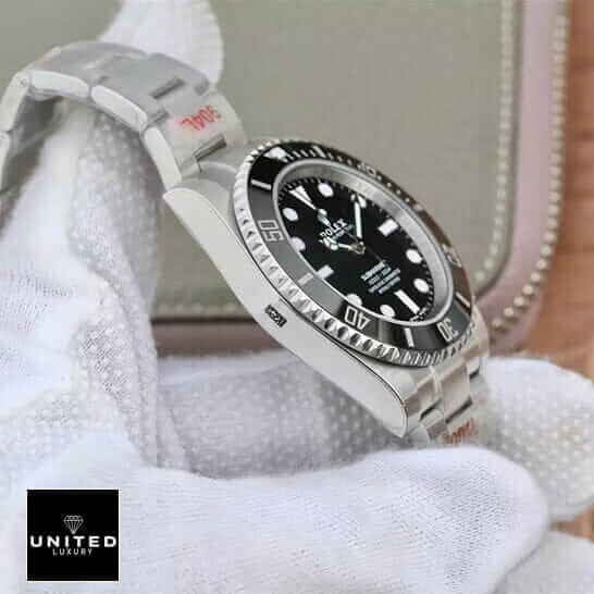 rolthtex Submariner No Date Black Dial Replica on the hand