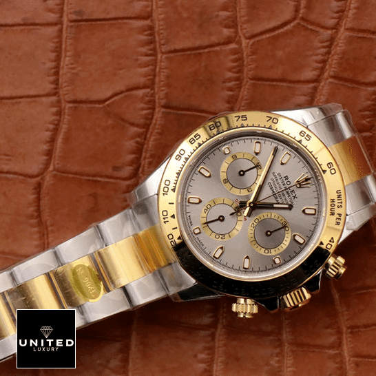 rolthtex Daytona Cosmograph 116503 Stainless Steel & Yellow Gold Oyster Replica on the table