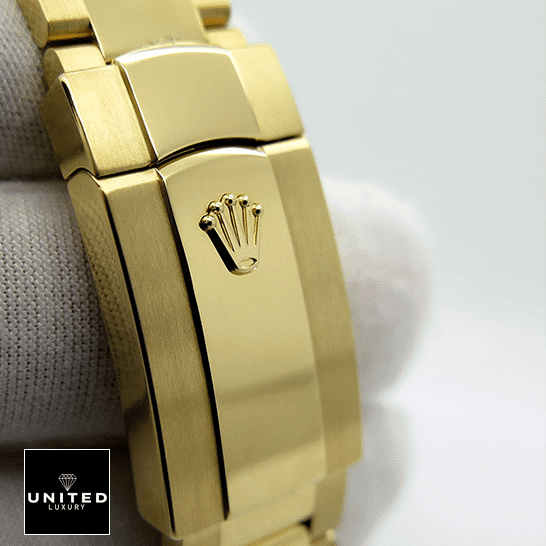 rolthtex Sky-Dweller 326938-0004 Yellow Gold Oyster Replica Fold Clasp on the rolthtex Logo