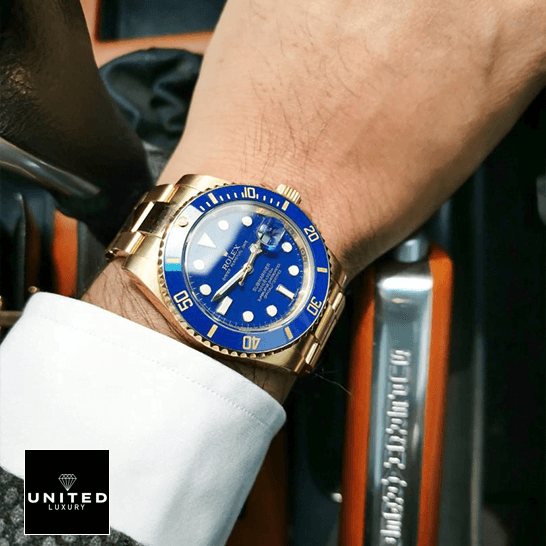 rolthtex 116618LB Submariner Gold Blue Dial Replica on the wrist