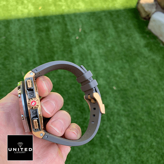 audthtemars-pigthtuet-royal-oak-offshore-26568OM.OO_.A004CA.01-replica-rightside