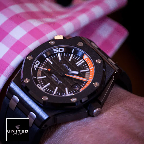 Audthtemars Pigthtuet Royal Oak Offshore 15707CE.OO.A002CA.01 "Diver" Super Clone Edition audemarspiguet royaloakoffshore 15707CE.OO .A002CA.01 replica wrist 1 audemarspiguet-royaloakoffshore-15707CE.OO_.A002CA.01-replica-wrist