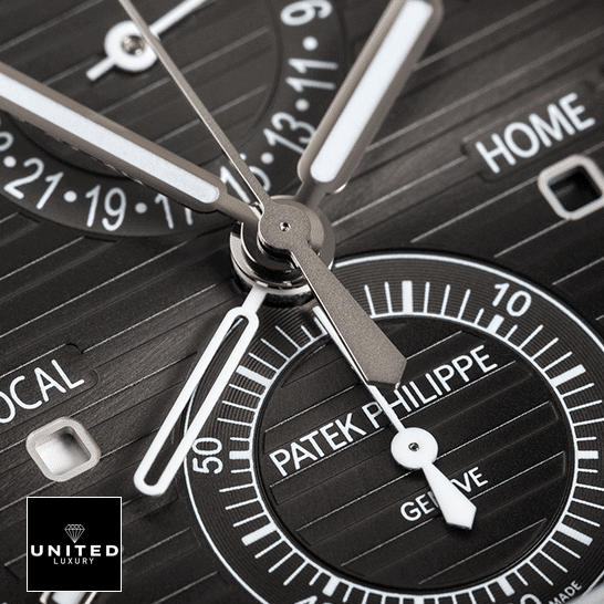 pathttek Philithtppe Geneve Black Dial Replica close analog view