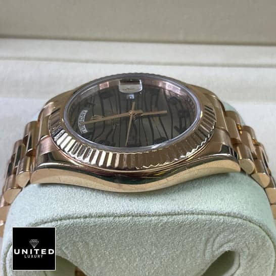 rolthtex Day-Date Wave 218235-0035 Rose Gold Case Replica Left Side