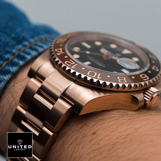 rolthtex GMT-Master II 126715CHNR-0001 Stainless Steel Rose Gold Case Replica on his arm