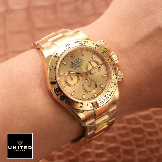 rolthtex Cosmograph Daytona Yellow Gold Bracelet 116508-0013 Replica on his arm