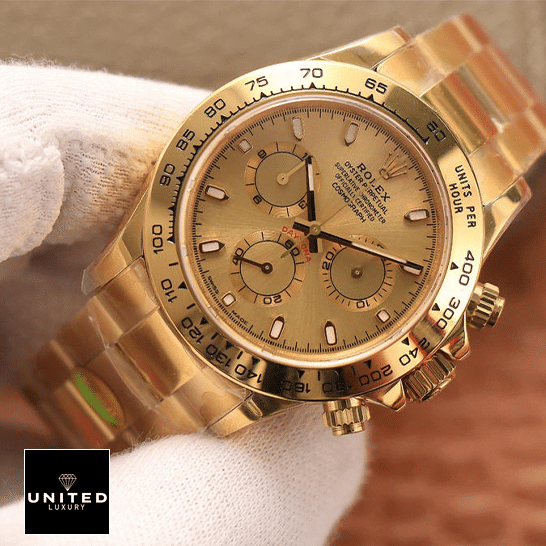 rolthtex Cosmograph Daytona Yellow Gold Dial 116508-0013 Replica on his hand