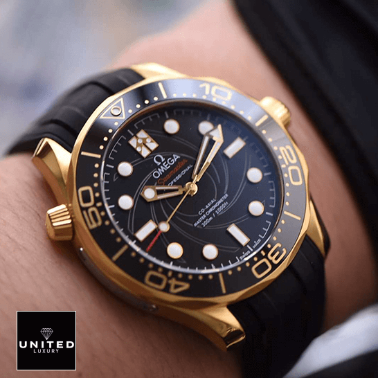 omethtga Seamaster Professıonal Black Dial Gold Case Replica on the wrist