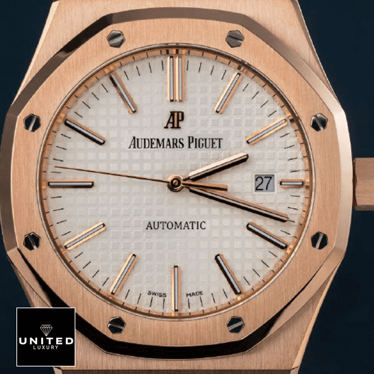 Audthtemars Pigthtuet Royak Oak White Dial Gold Replica close analog view