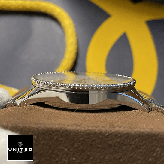 brethtitling-navitimer-A17326211G1A1-replica-leftside