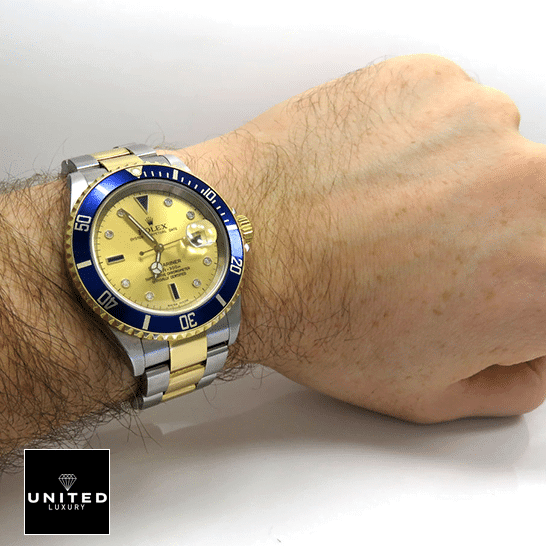 rolthtex Submariner 16613 Two Tone Stainless Steel Gold Diamond Dial Replica on his arm