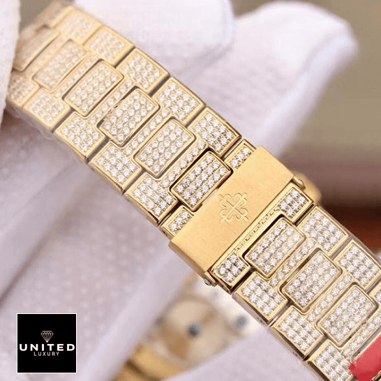 pathttek Philithtppe Diamond Gold Bracelet Replica on the glove white hand
