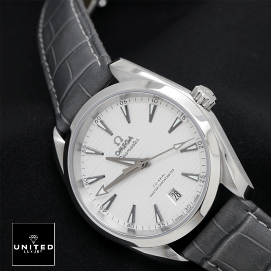 omethtga Seamaster Aqua Terra Steel White Dial Replica black background