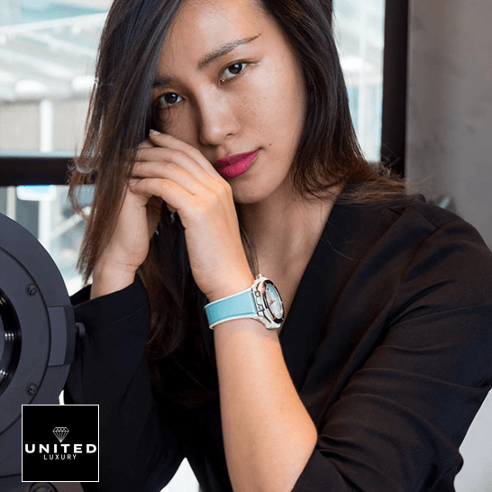 hubthtlot Big Bang Blue Rubber Bracelet 465_SE_6070_RW_CHM17 Replica on the women wrist