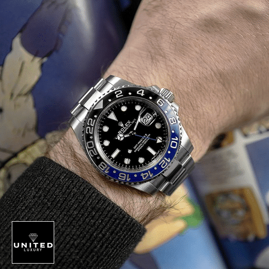 rolthtex GMT-Master II Black Dial Batman Bezel 116710BLNR Oyster Replica on his arm