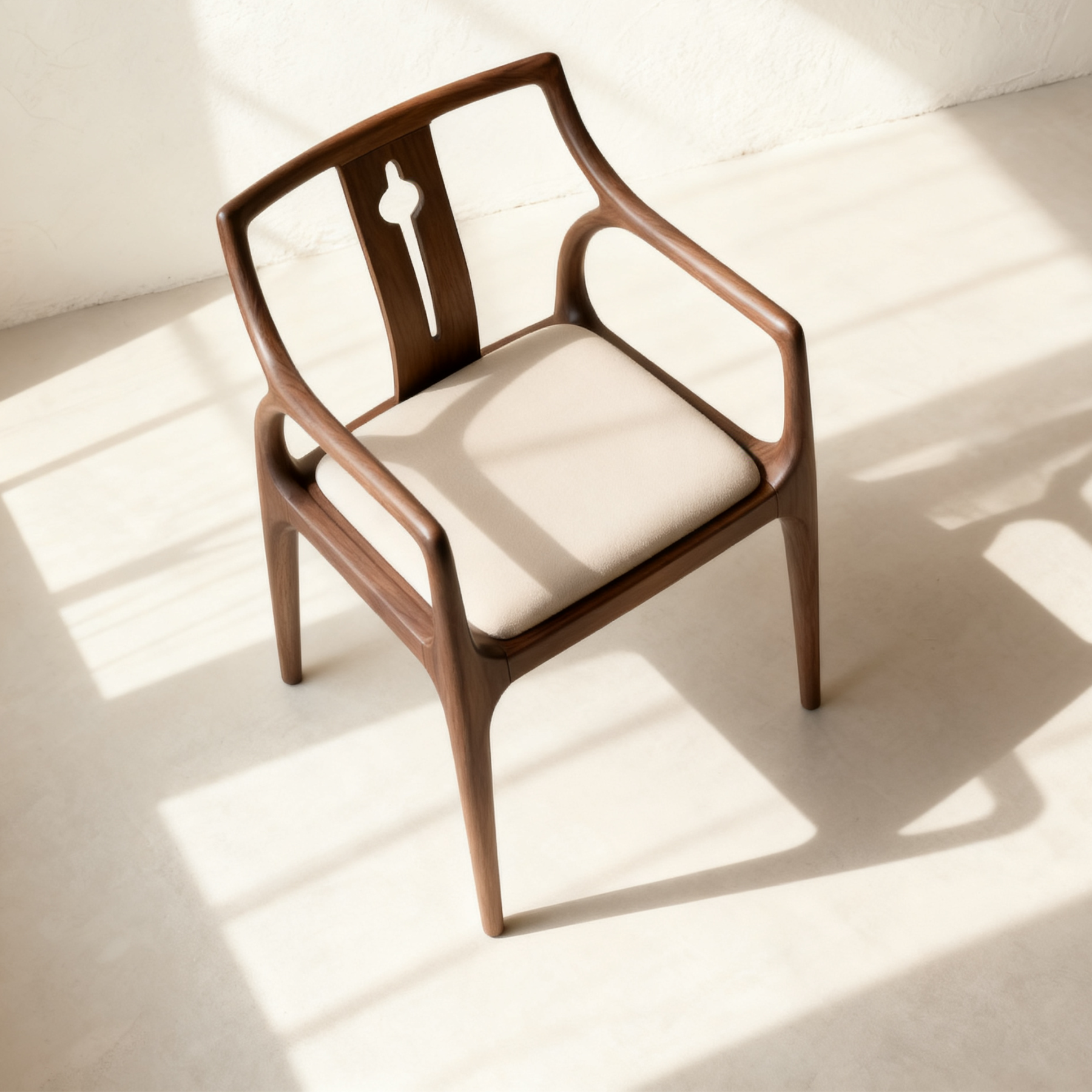  Diófából készült karosszék