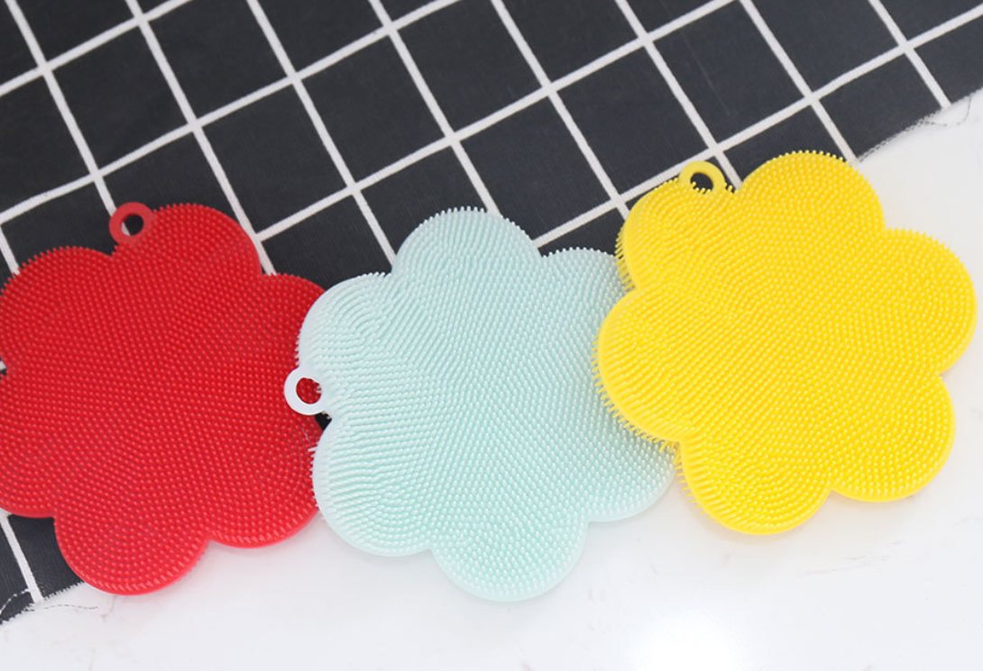 Flower shaped dishwashing brush
