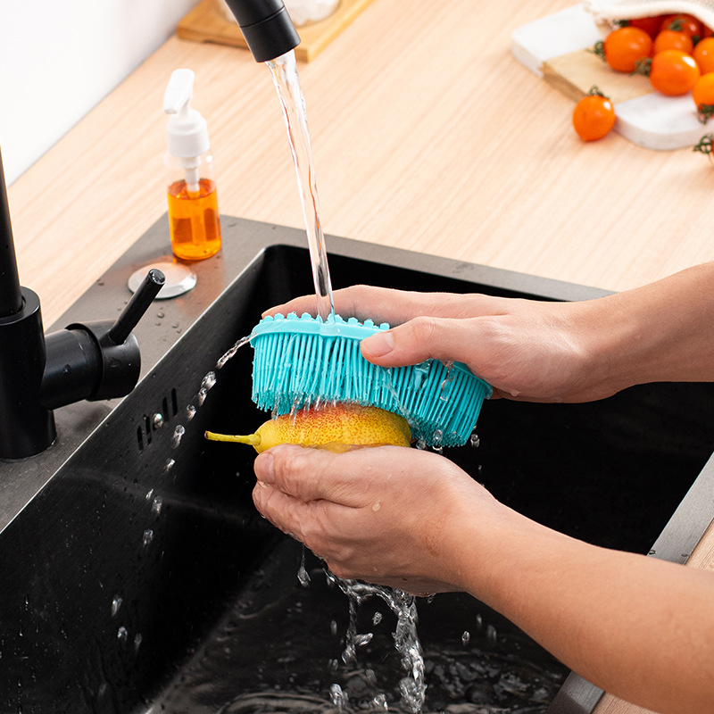 Double sided dishwashing brush