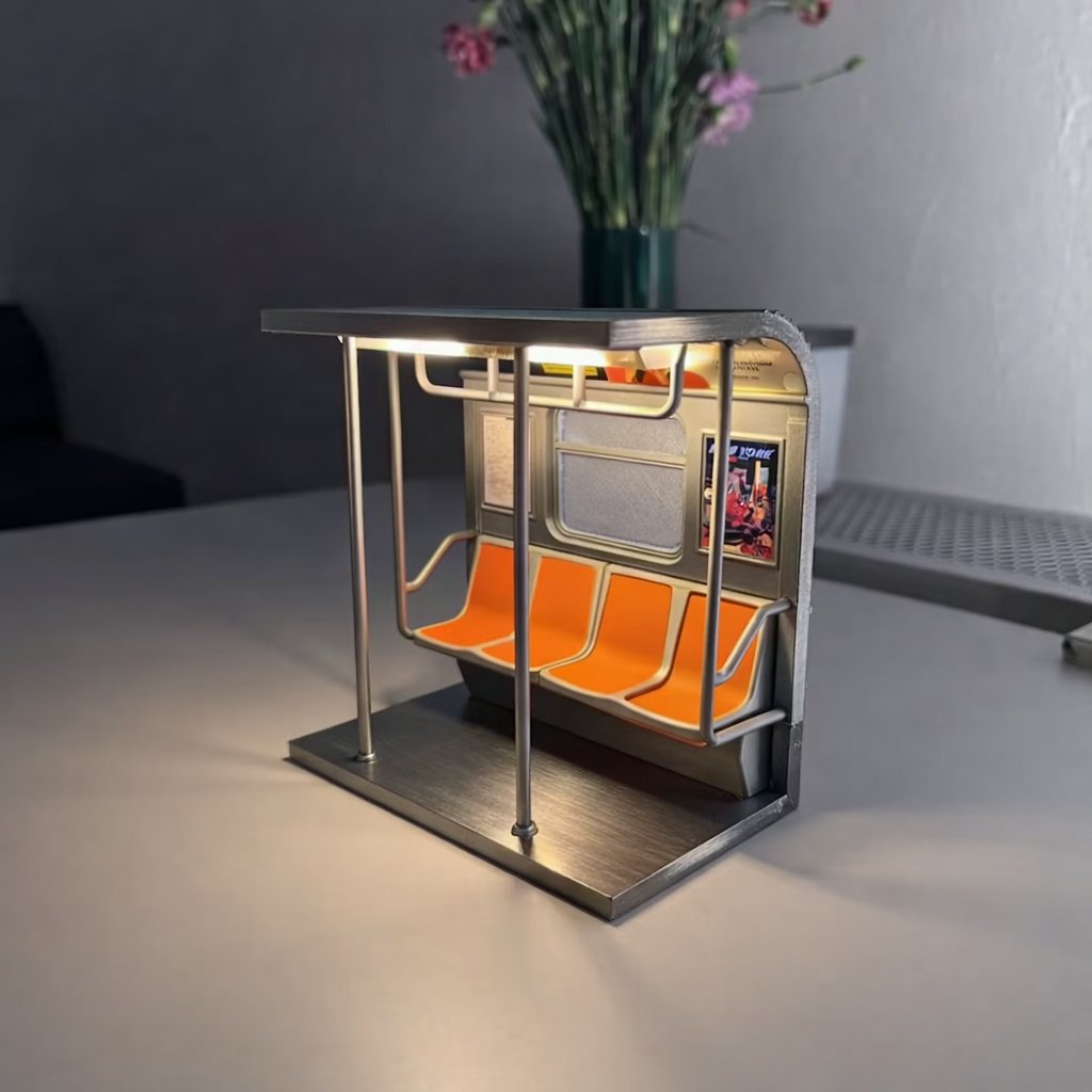 🚇NYC Subway Train Lamp – Rechargeable & USB Powered | Includes 3 Interchangeable Posters 🔥Buy 2 Free Shipping (Clean, no pee smell🤣)