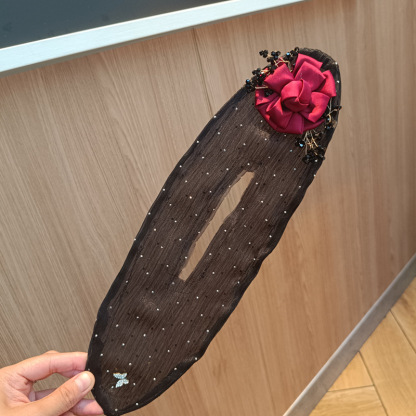 Blossom Twist Hair Clip: Effortless Floral Elegance for Every Look