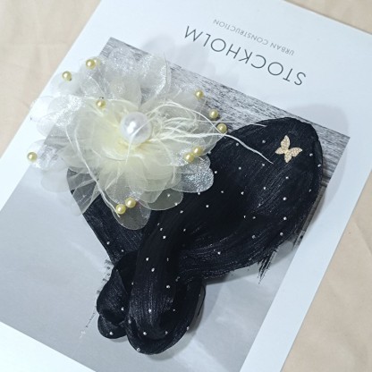 Blossom Twist Hair Clip: Effortless Floral Elegance for Every Look
