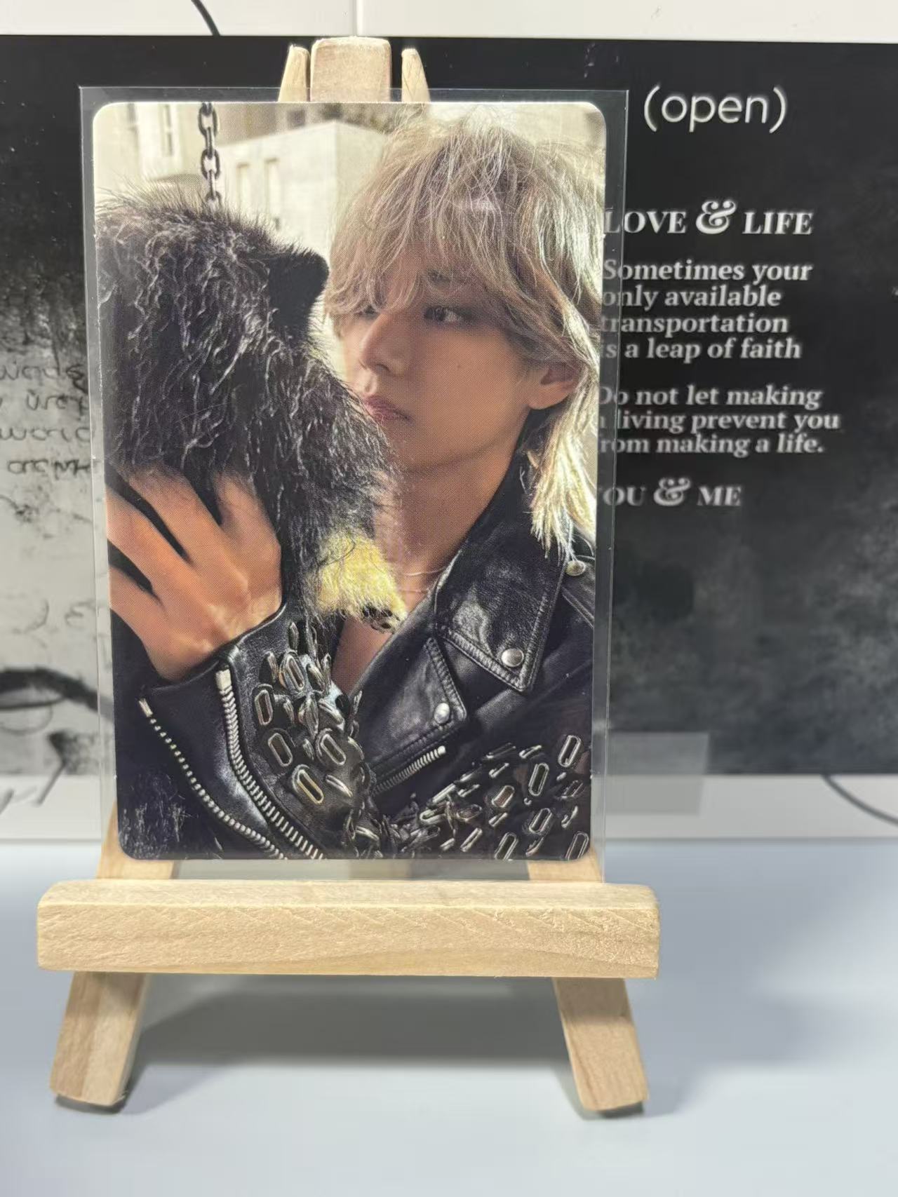 V offical photocard of SOLO ALBUM'Layover"