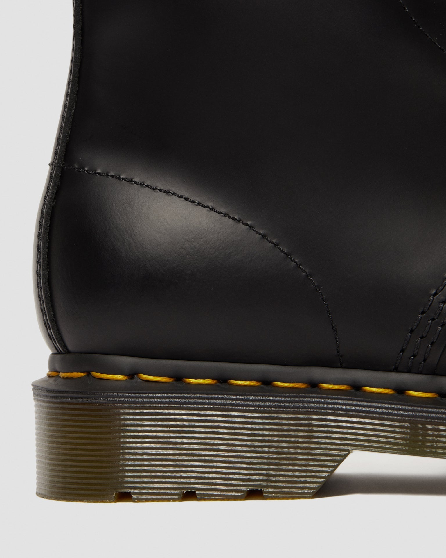 Dthtr. Marthttens 101 Yellow Stitch Smooth Leather Ankle Boots