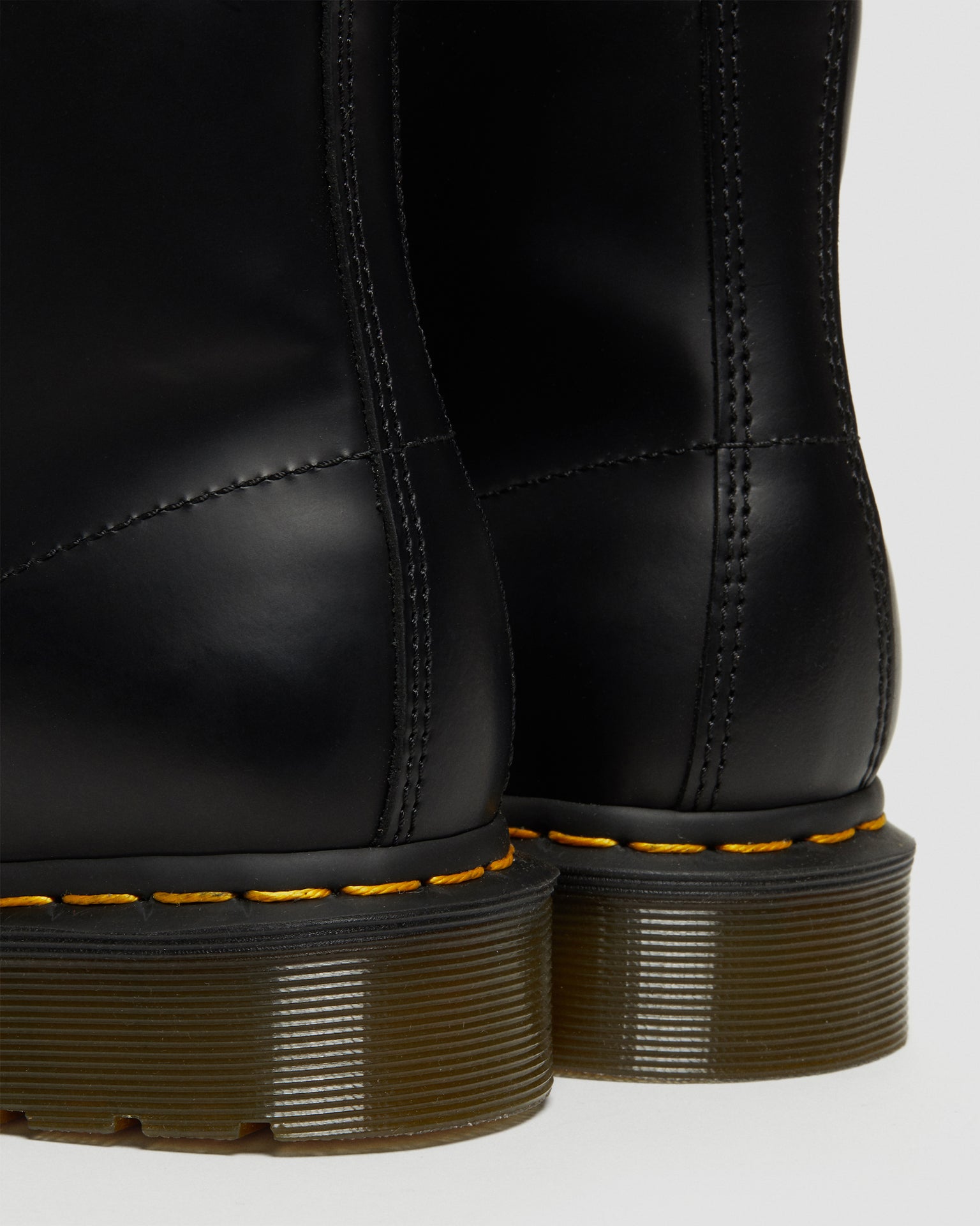 Dthtr. Marthttens 101 Yellow Stitch Smooth Leather Ankle Boots