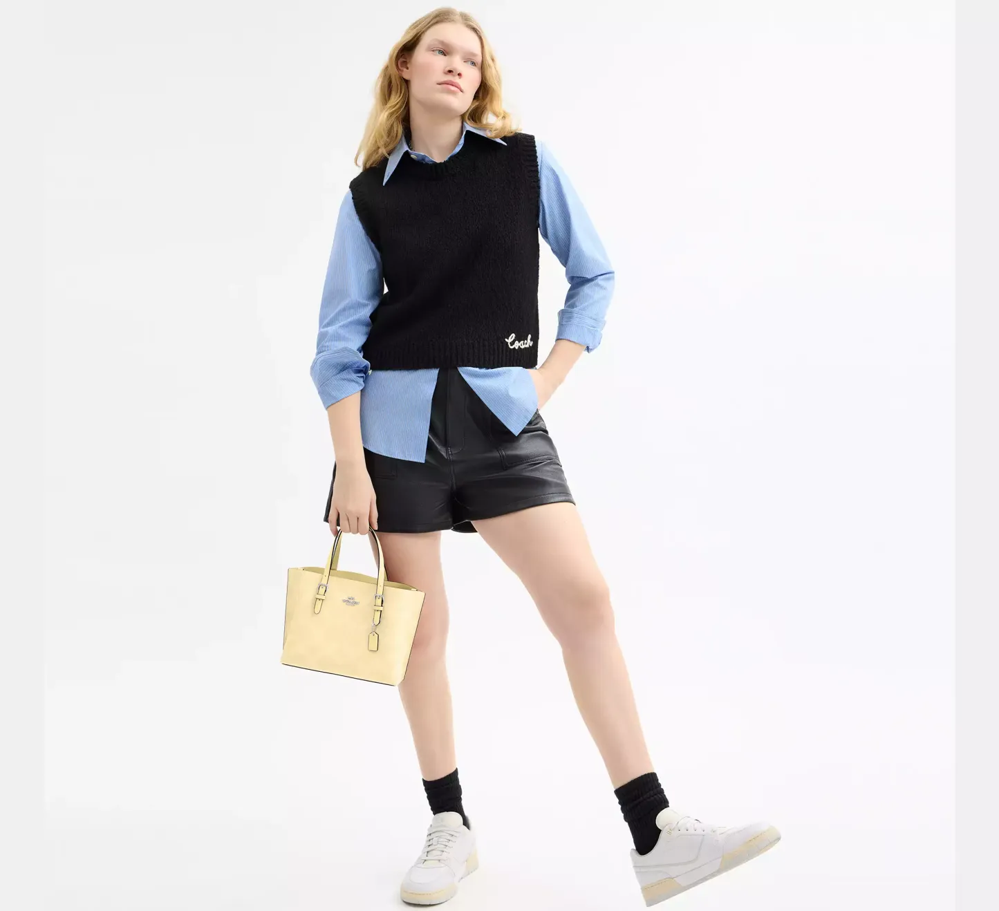 Tote Bag 25 In Signature Canvas