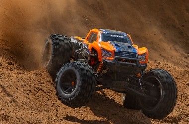 X-MAXX 4x4 new 8S version RTR complete set with 2x 4S / 5000 mAh batteries